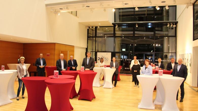 Die Abgeordneten der Landesgruppen Rheinland-Pfalz und Saarland mit dem Fraktionsvorsitzenden, Ralph Brinkhaus MdB Die Abgeordneten der Landesgruppen Rheinland-Pfalz und Saarland mit dem Fraktionsvorsitzenden, Ralph Brinkhaus MdB