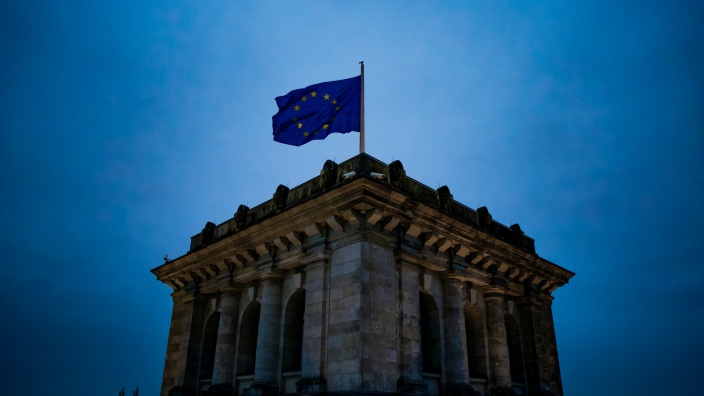 EU-Flagge auf dem Reichstagsgebäude